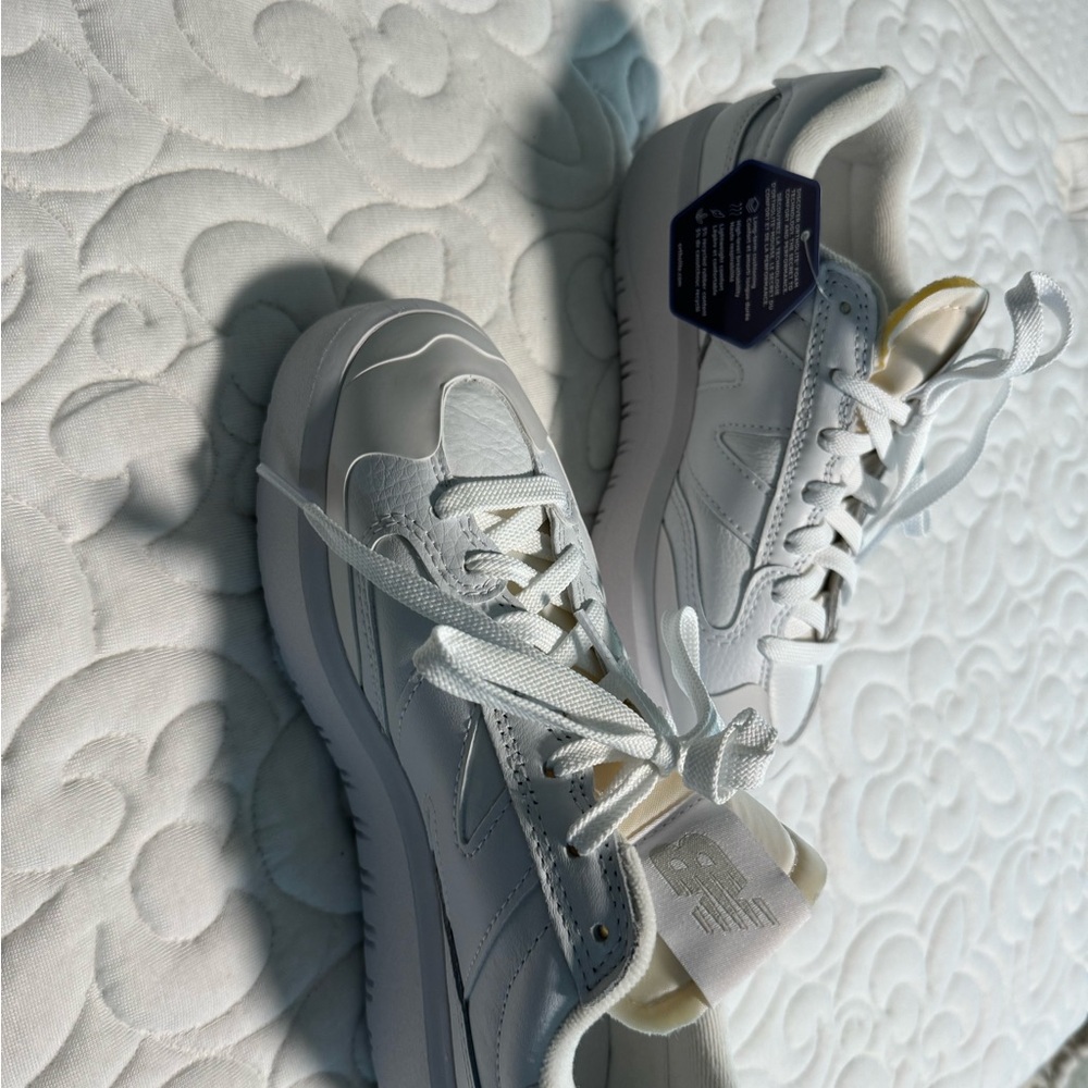 New Balance 302 Sneakers new with tags